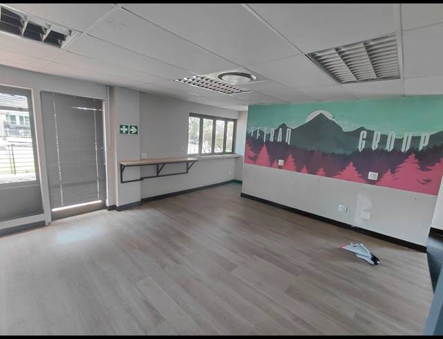 330M² OFFICE TO LET IN MAGALIESSIG